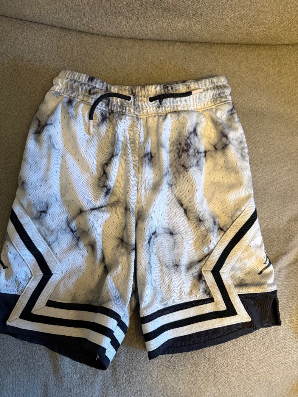 Jordan Nike Boys' Mesh Diamond Shorts Size S